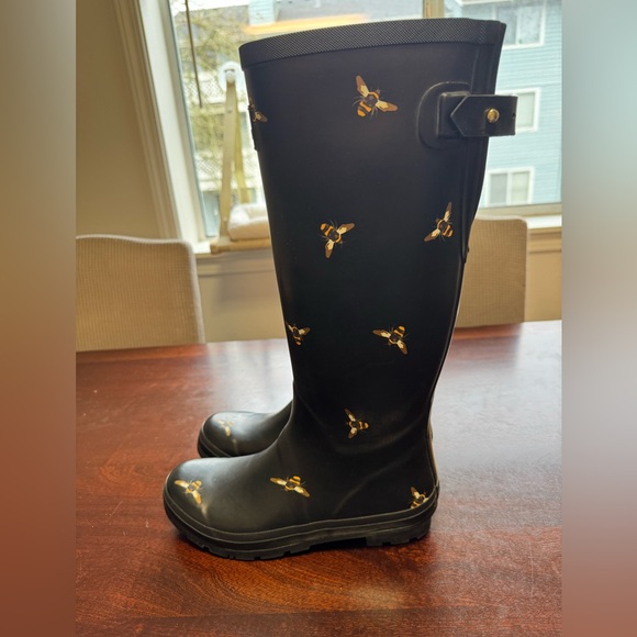 Joules Black Boots with Gold Bee Design - Picture 2 of 6